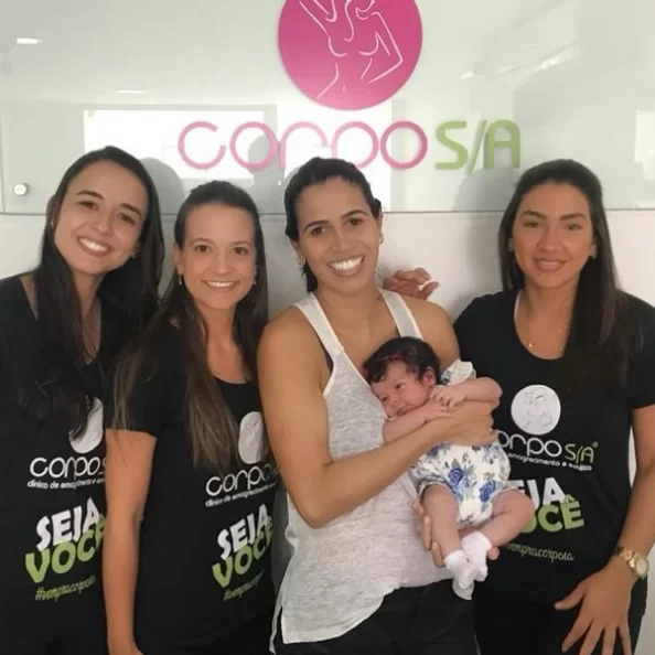 A importância do Empreendedorismo Feminino 2 Saliza com equipe e filha