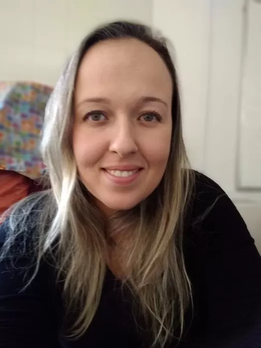 Juliana James: “Muito da história real fica dentro de mim e sai em forma de poesia” 7 Juliana James 2020 foto 2