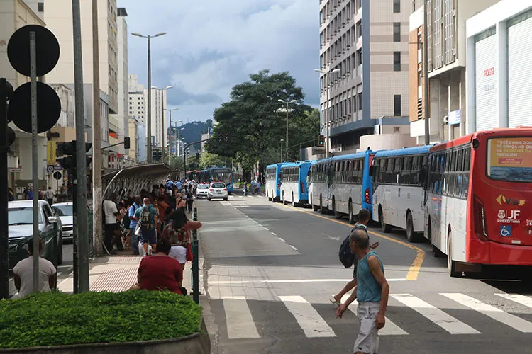 Justiça do Trabalho garante pagamento integral de salários dos rodoviários 1 Paralisação-rodoviários-by-Fernando-Priamo