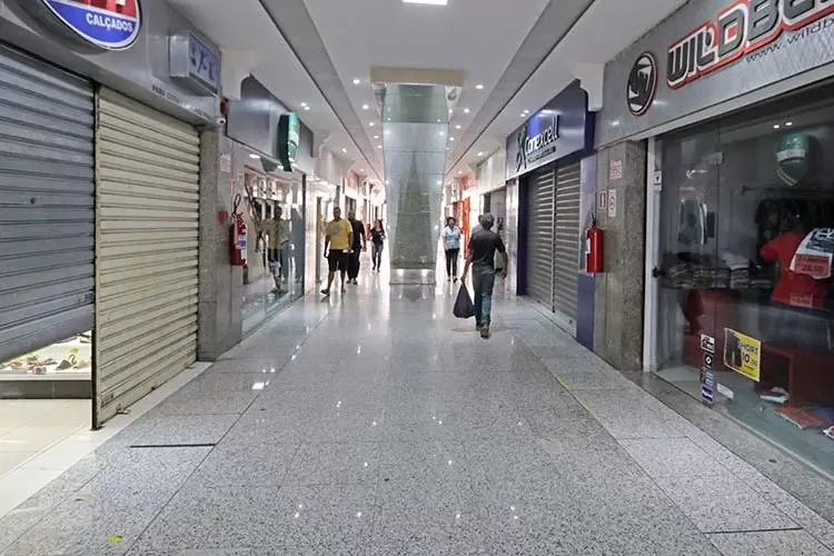 Movimento no comércio juiz-forano cai após decreto da Prefeitura 1 galerias fechadas by leonardo costa