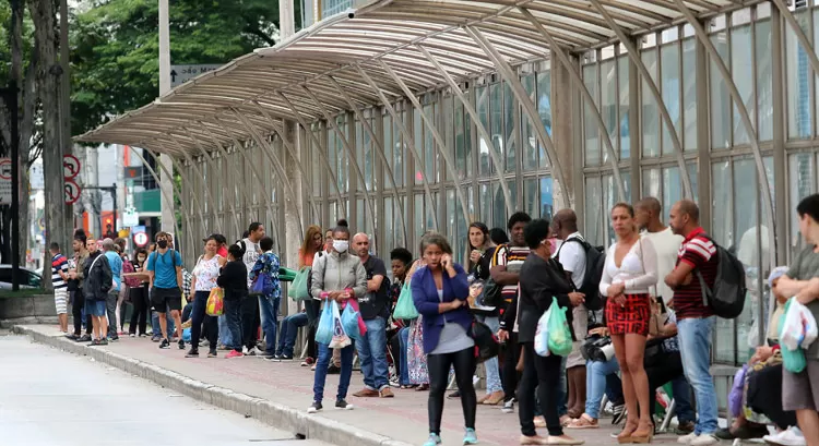 Movimento nas ruas cresce e coloca prevenção contra o coronavírus em xeque 3 Ruas fernando priamo 9