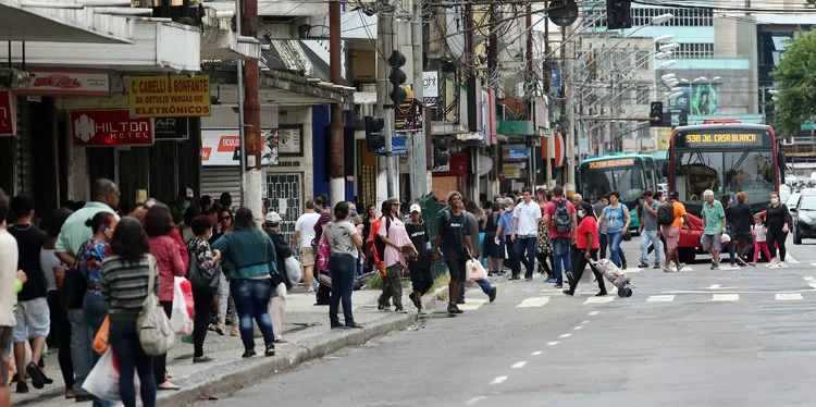 Movimento nas ruas cresce e coloca prevenção contra o coronavírus em xeque 1 Ruas fernando priamo interna