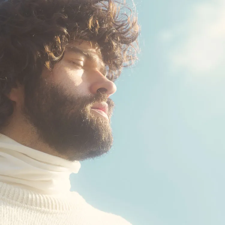 Um alento: cantor e pianista Rafa Castro lança autoral "Teletransportar" 3 wrafa03