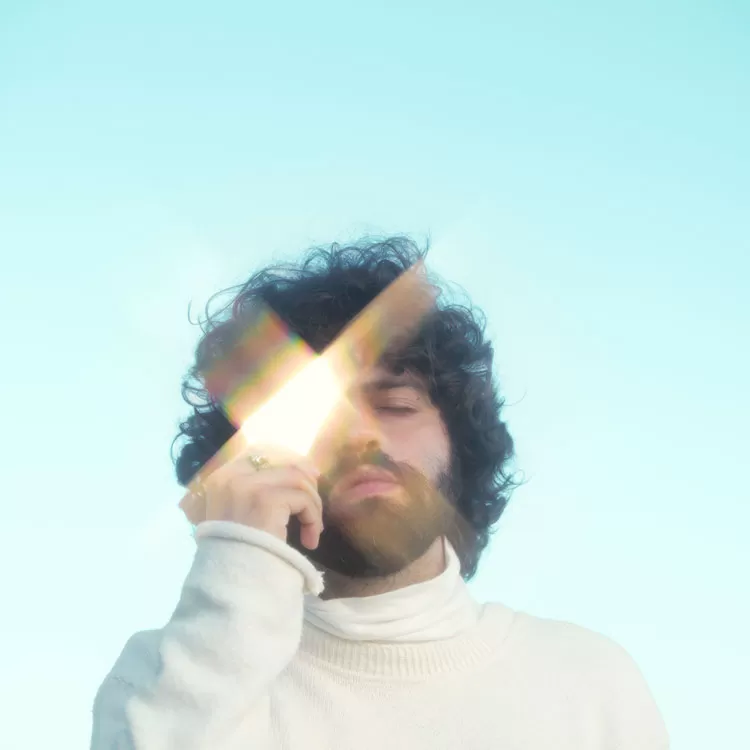 Um alento: cantor e pianista Rafa Castro lança autoral "Teletransportar" 4 wrafa04