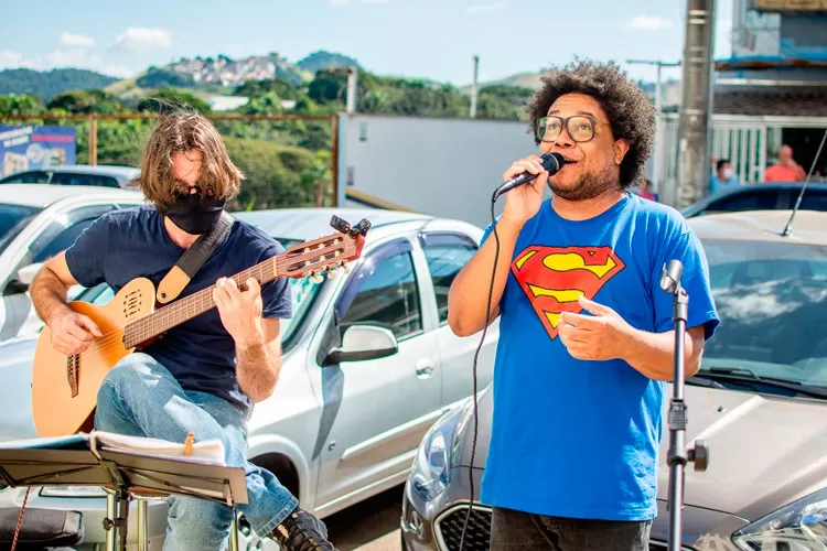 Profissionais de enfermagem do HU recebem homenagem 2 homenagem enfermeiros gustavo tampone ufjf 3