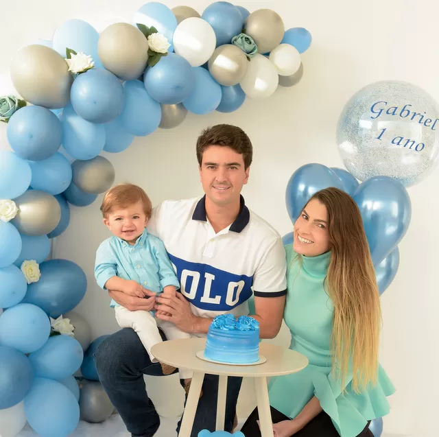 Felipe e Rafaela Pereira Fortuna comemoram hoje o primeiro ano do filho Gabriel 1 Felipe e Rafaela Pereira Fortuna comemoram hoje o primeiro ano do filho Gabriel Foto: FOTOGRAF Art Design