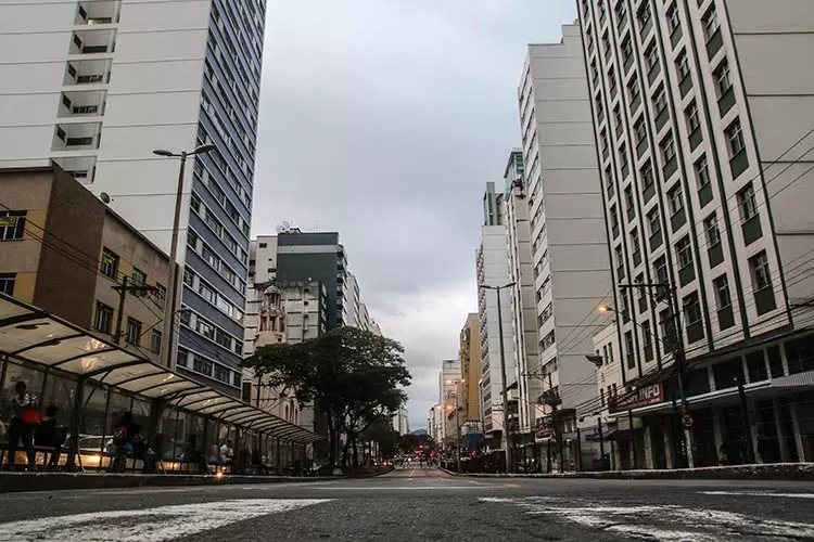 Massa de ar polar causa queda nas temperaturas em JF 1 tempo by fernando
