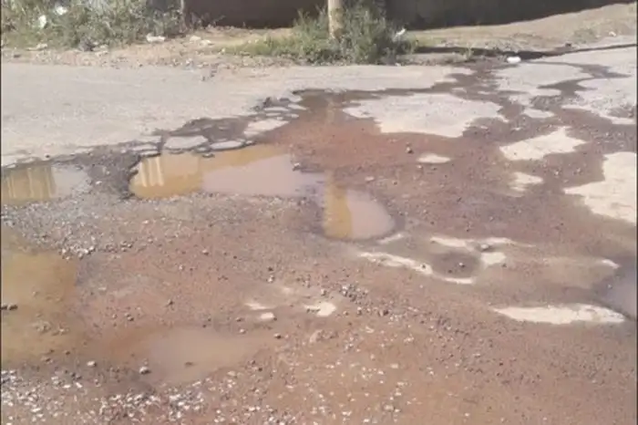 Buracos e poste com lâmpada queimada na Cidade Alta 1 vu 0406