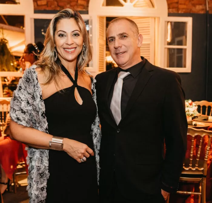 A DJ Carol Fávero, que estreou seu primeiro ‘set’ internacional em uma festa na rádio boliviana TerrAfter 2 A aniversariante deste domingo, Ariane Sarto e Álvaro Lamha Foto: Wanderson Monteiro