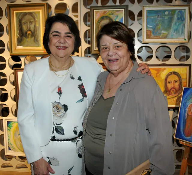 Aninha Calixto no foco da coluna dominical 3 Nara Coelho e a aniversariante deste domingo, Glair Simão