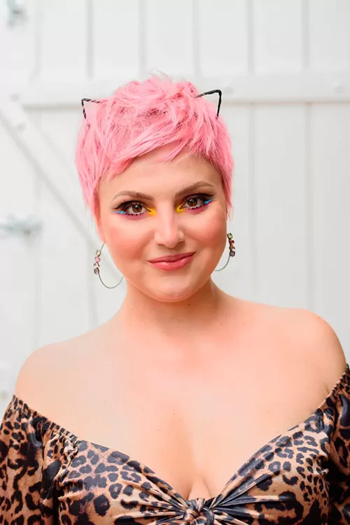 Maquiadora faz sucesso no TikTok contando histórias de horror 1 aline