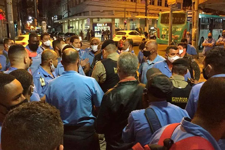 Ônibus são removidos das ruas após decisão da Justiça 1 manifetscao by fernandopriamo