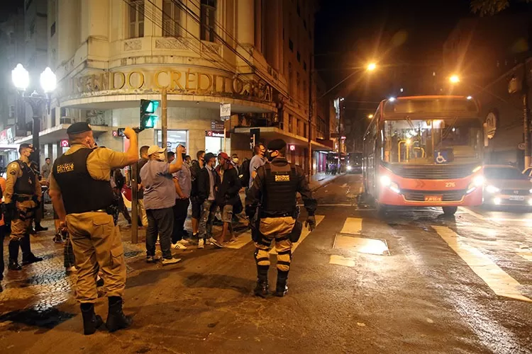 remoção-ônibus-by-fernando-priamo