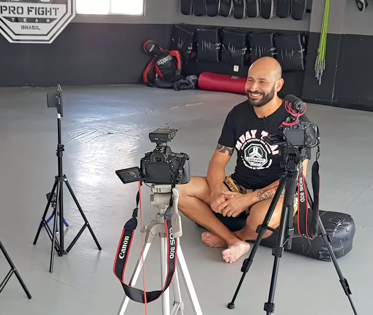 Tem Base!: conheça a trajetória de Felipe Silva, referência no MMA de JF e do Brasil 2 03 Fabiano Silva irmão Felipe frame vídeo Leo Costa