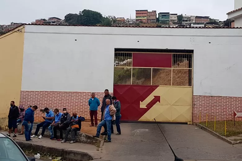 Greve inicia com toda a frota do transporte público parada em Juiz de Fora 3 11greve dos ônibus by leo costa