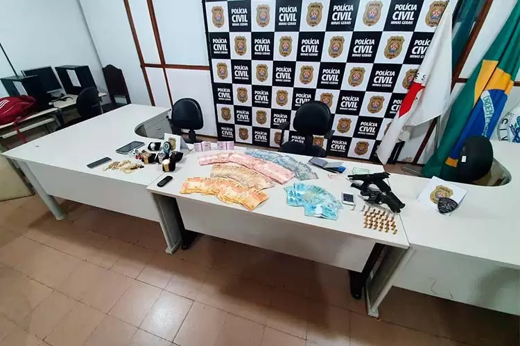 Cinco homens são presos por roubo a agência bancária no Centro 1 assalto a banco interna