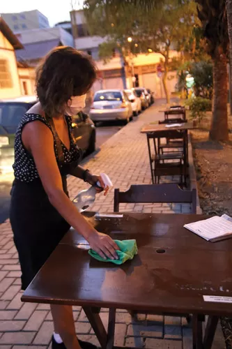 Bares e restaurantes têm desafio de se adaptar à nova dinâmica de atendimento 2 bares v