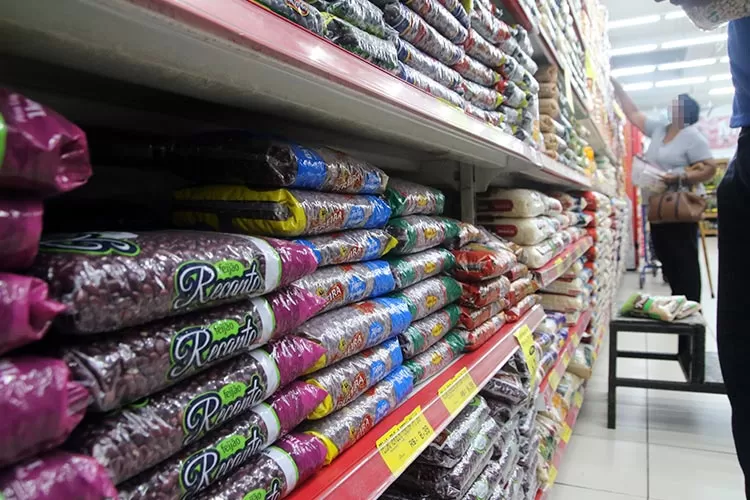 Preços de alimentos da cesta básica disparam em JF 2 cesta basica arroz feijao by fernano