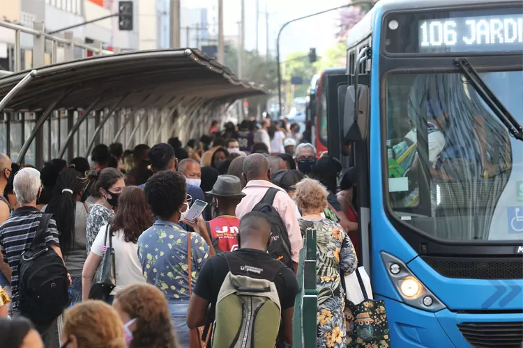 Usuários do transporte coletivo denunciam transtornos com redução de ônibus 3 transporte 2