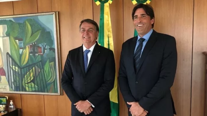 O presidente Jair Bolsonaro e Giovane Gávio, o juiz-forano bicampeão olímpico, na tarde da última sexta, no Palácio do Planalto 1 O presidente Jair Bolsonaro e Giovane Gávio, o juiz-forano bicampeão olímpico, na tarde da última sexta, no Palácio do Planalto