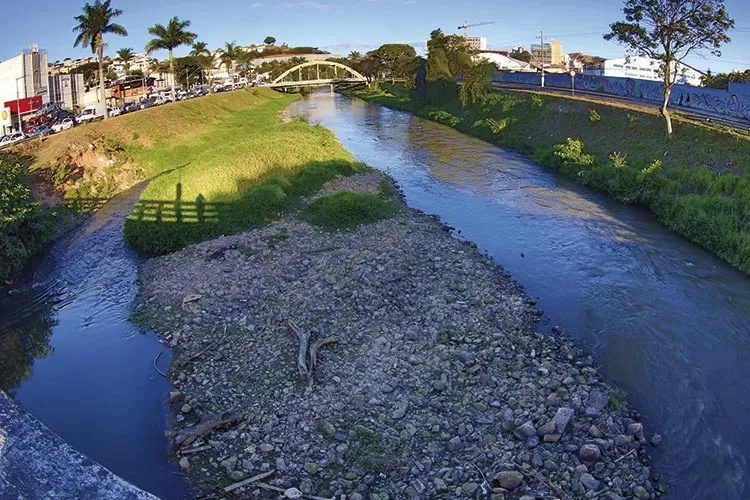 Obras em Juiz de Fora demandarão liderança e articulação política 11 Obras de despoluição do Rio Paraibuna ainda estão em andamaento