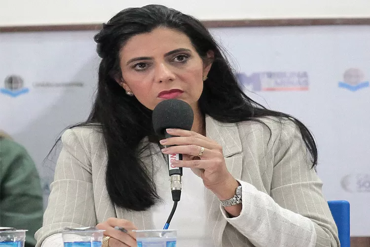 Ione Barbosa vai às redes sociais para confirmar sua pré-candidatura a prefeita 1 Ione