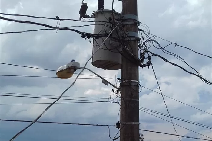 Lâmpada queimada em poste do Previdenciários 1 vu 0411 1