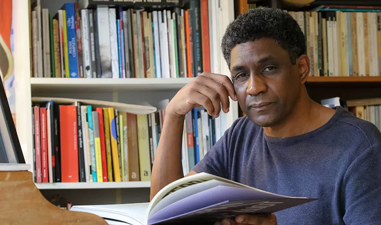Edimilson de Almeida Pereira estreia no romance com 3 títulos simultâneos 1 edimilson01