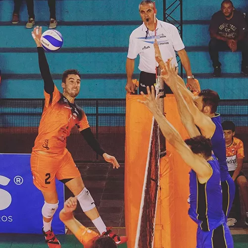 Com ponteiro argentino e meta de acesso, JF Vôlei apresenta elenco para a Superliga B 1 jf volei mauricio viller foto michelin andujar interna
