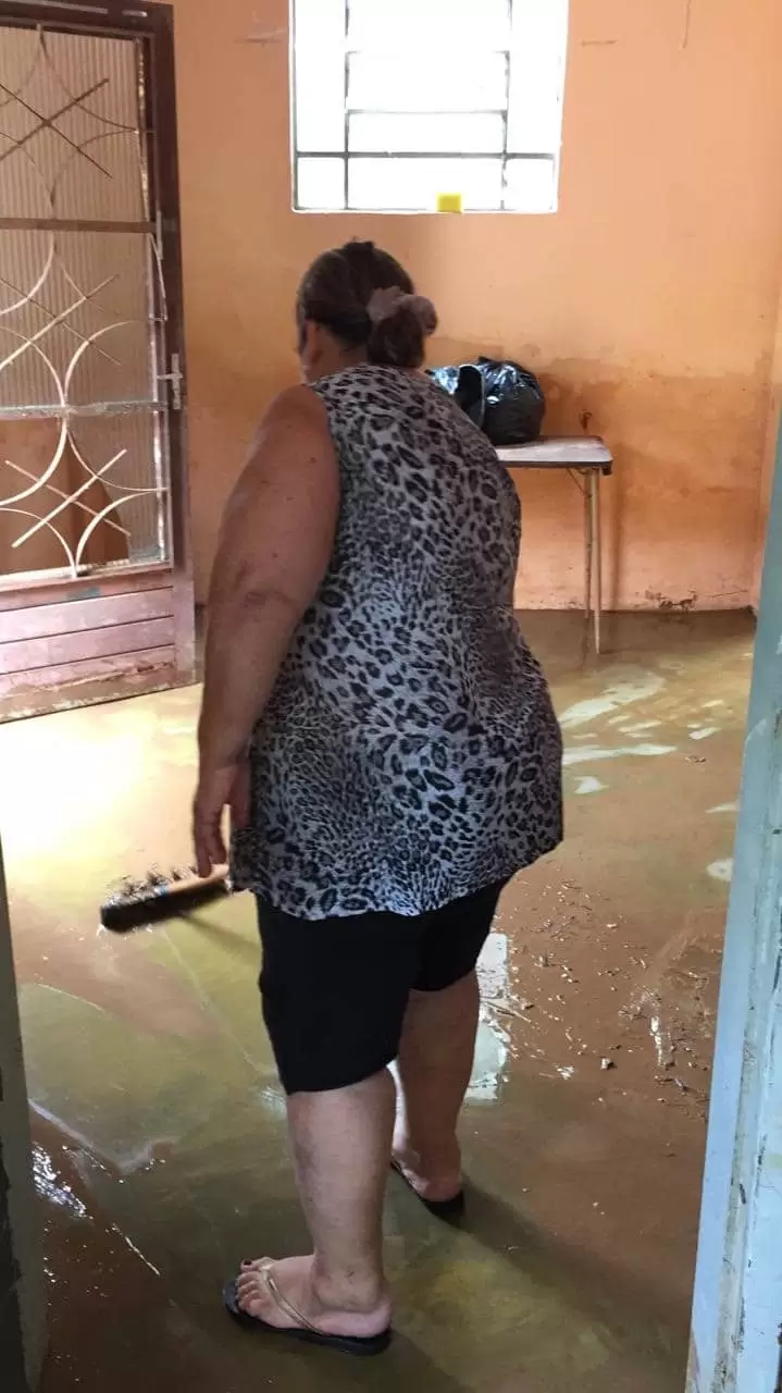 Tempestade de sexta deixa moradores em prejuízo no Democrata 2 5enchente democrata by fernando priamo