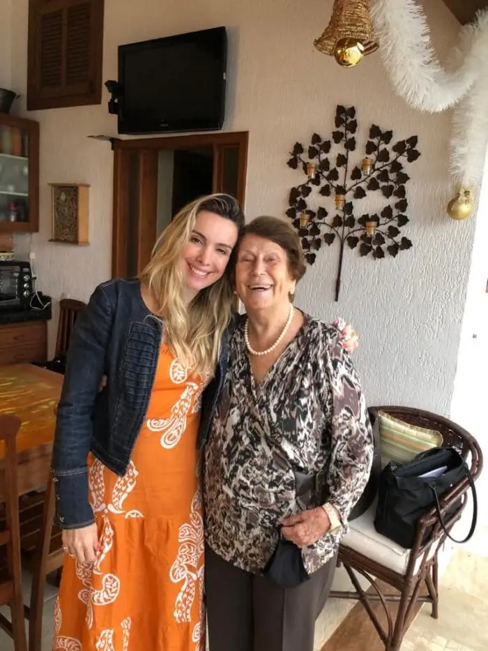 Jéssica Marisol, rumo ao sucesso 2 Bárbara de Landa Gonçalves de Souza e sua avó Terezinha de Landa, que comemora 93 anos nesta segunda-feira