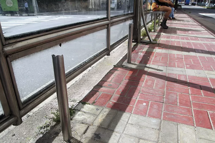 Projeto de lei quer parcerias com iniciativa privada para manutenção de pontos de ônibus 1 Manutenção dos pontos de ônibus fernando priamo 2