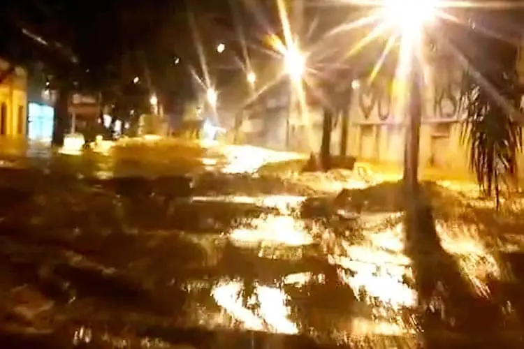 chuva carangola by bombeiros