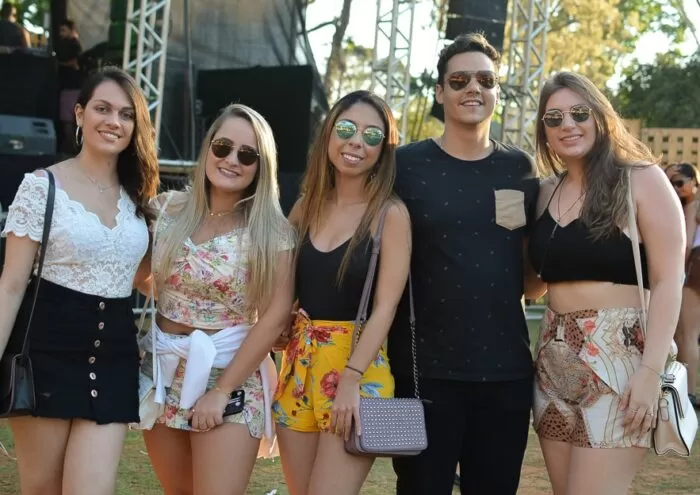 Isabela Moreira, Gabi Tarcitano, Larissa Menezes, Raphael Valério e Paula Xavier 1 Isabela Moreira, Gabi Tarcitano, Larissa Menezes, Raphael Valério e Paula Xavier