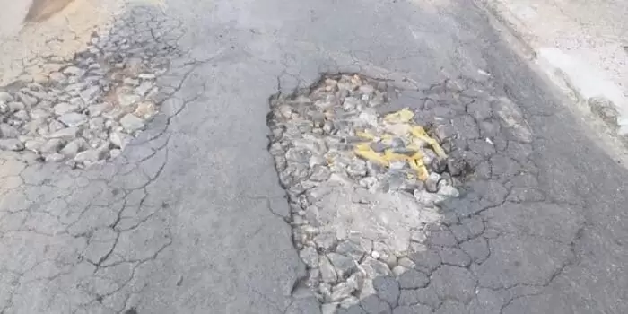Morador solicita operação tapa-buracos em rua do Dom Bosco 1 vu 2303