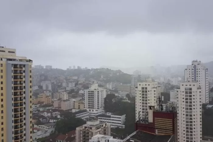 Fim de semana será de céu nublado e com chuviscos em JF 1 09 04 21 tempo foto fernando priamo