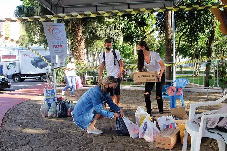 'Dia D' dá início a campanha de arrecadação de alimentos em JF 1 Dia D juiz de fora campanha contra a fome Praca Bom Pastor by fernando priamo