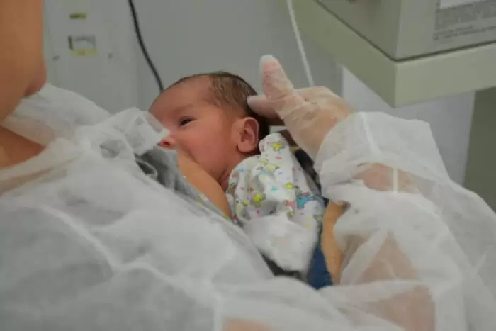 Santa Casa JF: A diferença de ter o bebê num Hospital Amigo da Criança 3 amamentacao 3