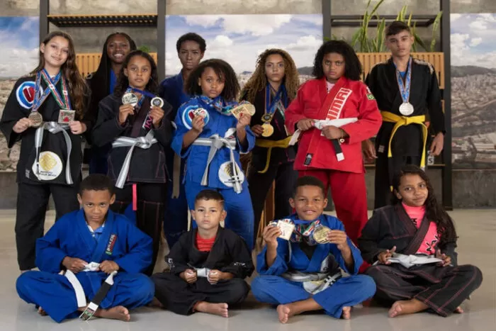 “O esporte salva vidas”: Projeto social do Santa Efigênia inicia jovens no judô e no futebol 2 esporte interna 2
