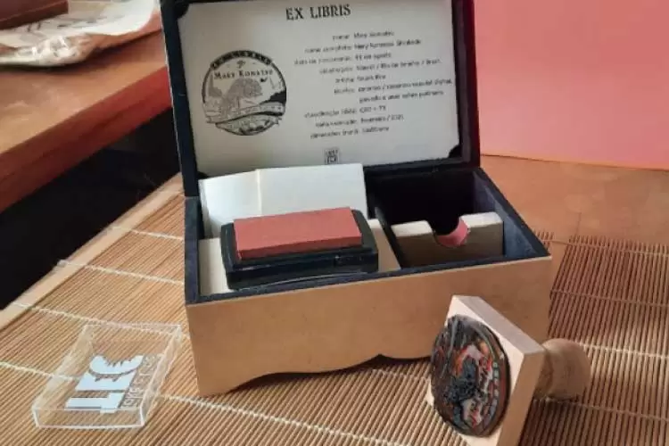 'Ex Libris', a prática secular para marcar a posse de livros 1 ex libris DETALHE mary komatsu by arquivo pessoal