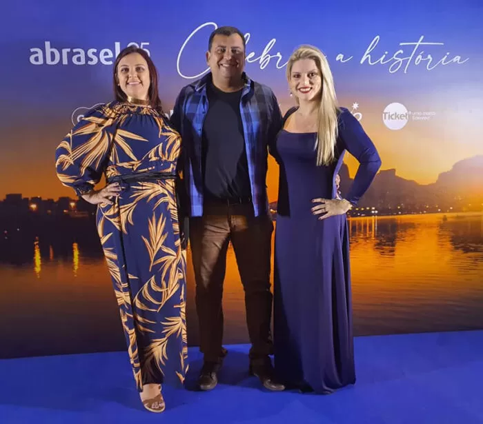 Às vésperas de completar 85 anos, a advogada Ana Edde Oliveira 4 A presidente da Abrasel Zona da Mata, Francele Galil com o presidente da Abrasel Minas, Mateus Daniel e Laila Saidler no Jockey Club, no Rio