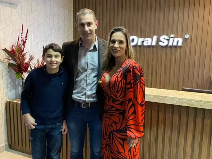 Viviana Barra, antes da pandemia 2 Gustavo Miana, Frederico Miana e Alice Furtado, que na sexta-feira inaugurou a segunda unidade de sua Clínica Oral Sin, em Benfica