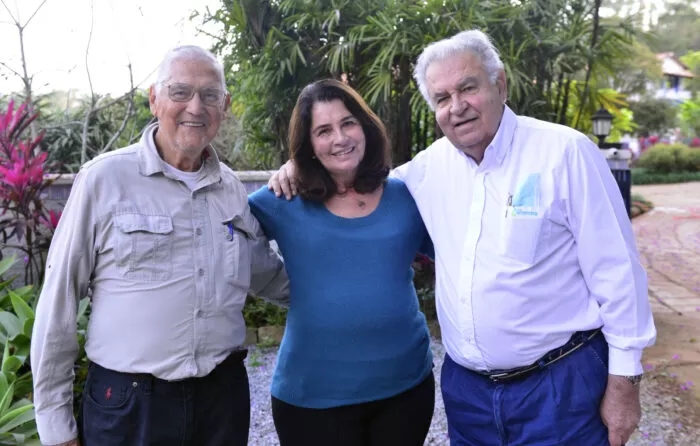 JF POR AÍ 1 Visita em Santana do Deserto: Em ‘flash’ exclusivo (de Aelson Amaral), na Fazenda da Cachoeira, em Santana do Deserto, Pedro Augusto e Alice Botelho Bastos receberam a visita do forte empresário Ivan Müller Botelho - irmão da anfitriã. Ivan é o presidente do Conselho de Administração da Energisa, quinto maior grupo de produção e distribuição de energia elétrica do Brasil, presente em nove estados.