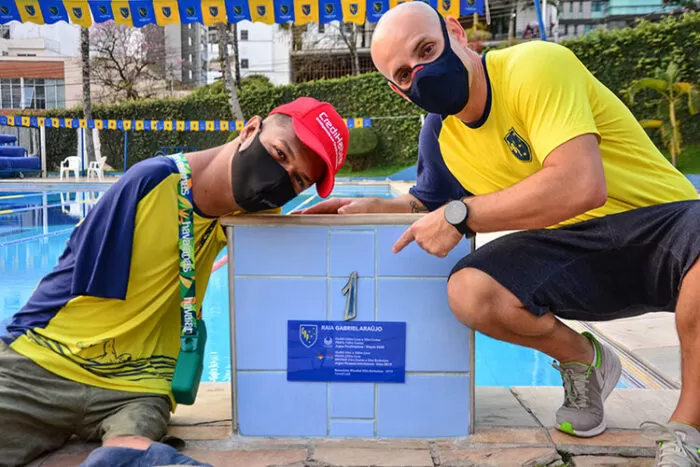 Medalhista paralímpico Gabriel Araújo desfila em viatura dos Bombeiros 3 Gabriel desfilando com bombeiros Jessica Pereira 13