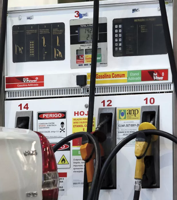 Tanqueiros vão reduzir distribuição de combustível pela metade em Minas 1 gasolina fernando priamo
