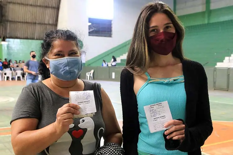 PJF vacina contra a Covid-19 adolescentes de 14 e 15 anos nesta quinta 1 vacina covid mae e filha by fernando priamo