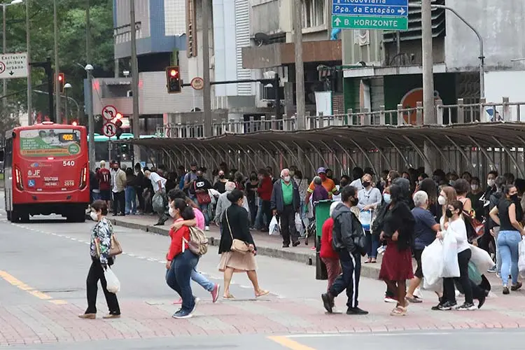 ponto de onibus juiz de fora by fernando priamo