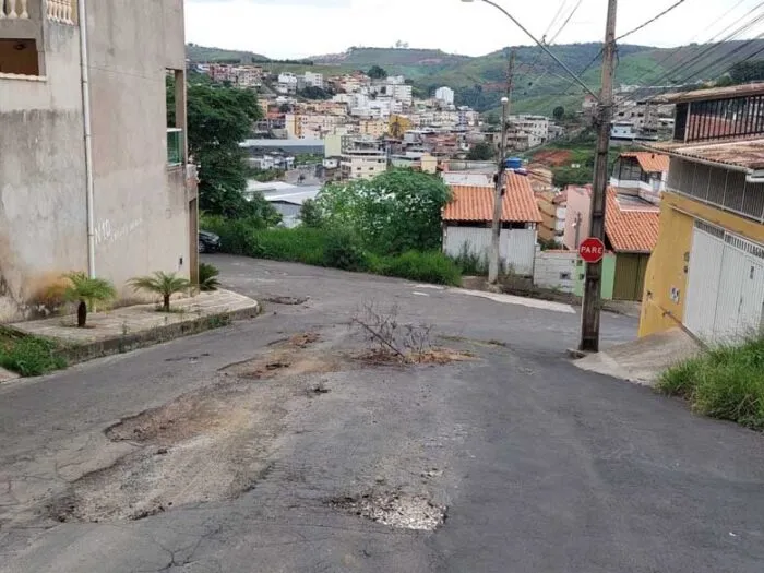 Buracos atrapalham trânsito em três ruas na Zona Norte 4 vu