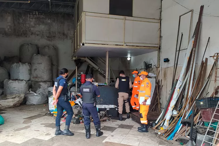 Proprietário de depósito no Centro é preso durante operação em ferros-velhos 1 operacao ferro velho juiz de fora by guarda municipal