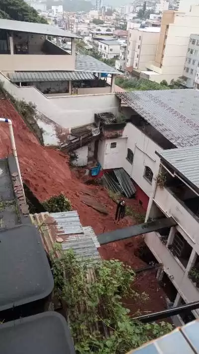 Defesa Civil e Bombeiros são acionados para ocorrências em Juiz de Fora 1 deslizamento Bonfim divulgacao